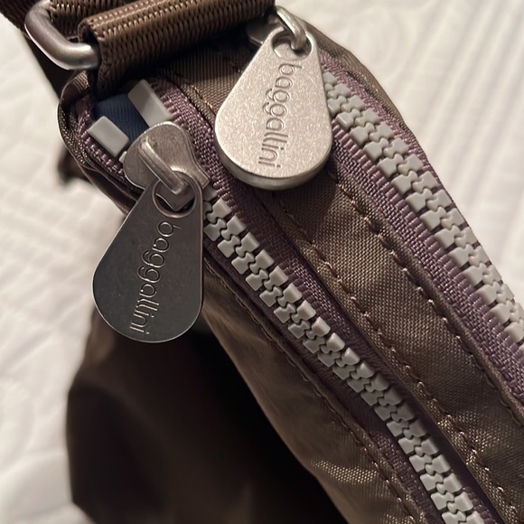 Baggallini Crossbody brown purse- NWOT - Picture 4 of 12